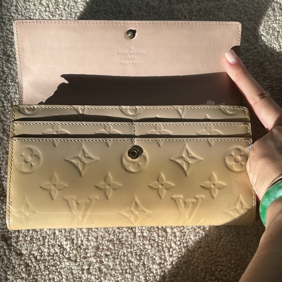 Louis Vuitton Vernis Sarah Wallet - Picture 2 of 14